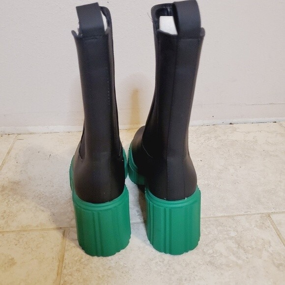 Vivian chunky lugsole chelsea boot in black and green lugsole chelsea boots - Picture 10 of 13
